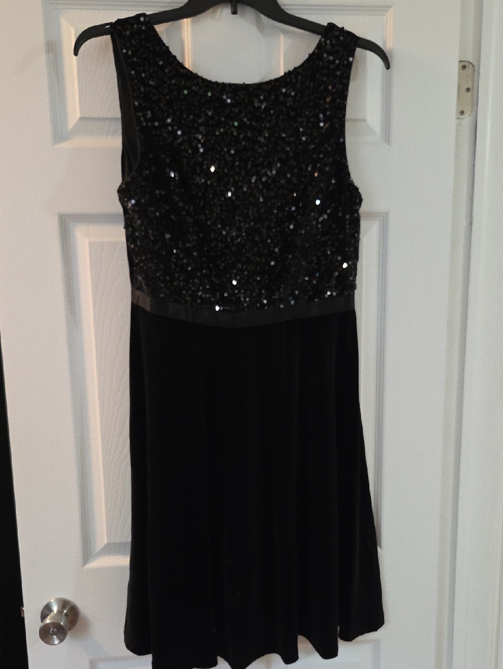 House of Harlow 1960 Black Sequin Bodice Velvet Midi Dress